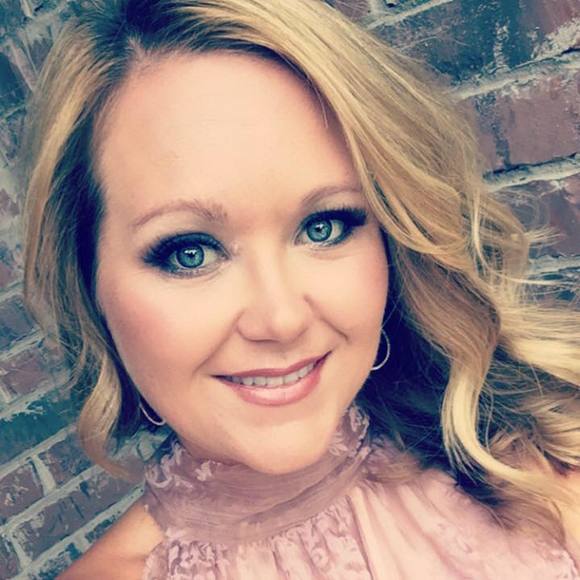 Meet your Posher, Jennifer - Picture 1 of 1